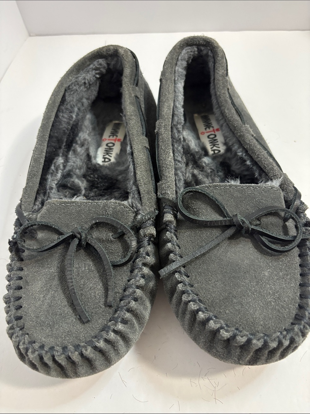Minnetonka Charcoal Gray Suede Moccasin Slippers Sz9 NWOT